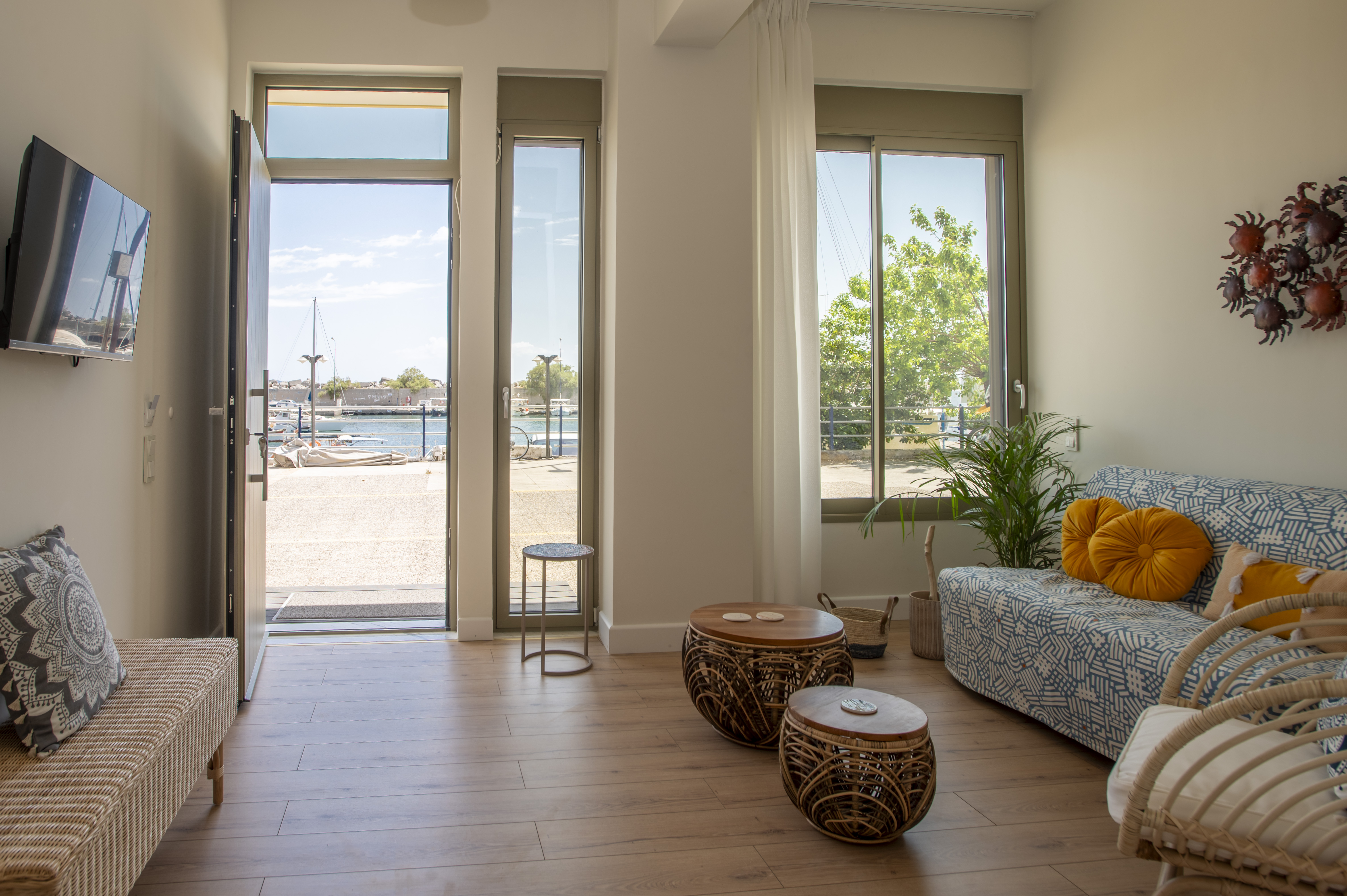 Rollstuhl-Urlaub: Eingang und Ausblick - Exoporta Apartments Kalamata