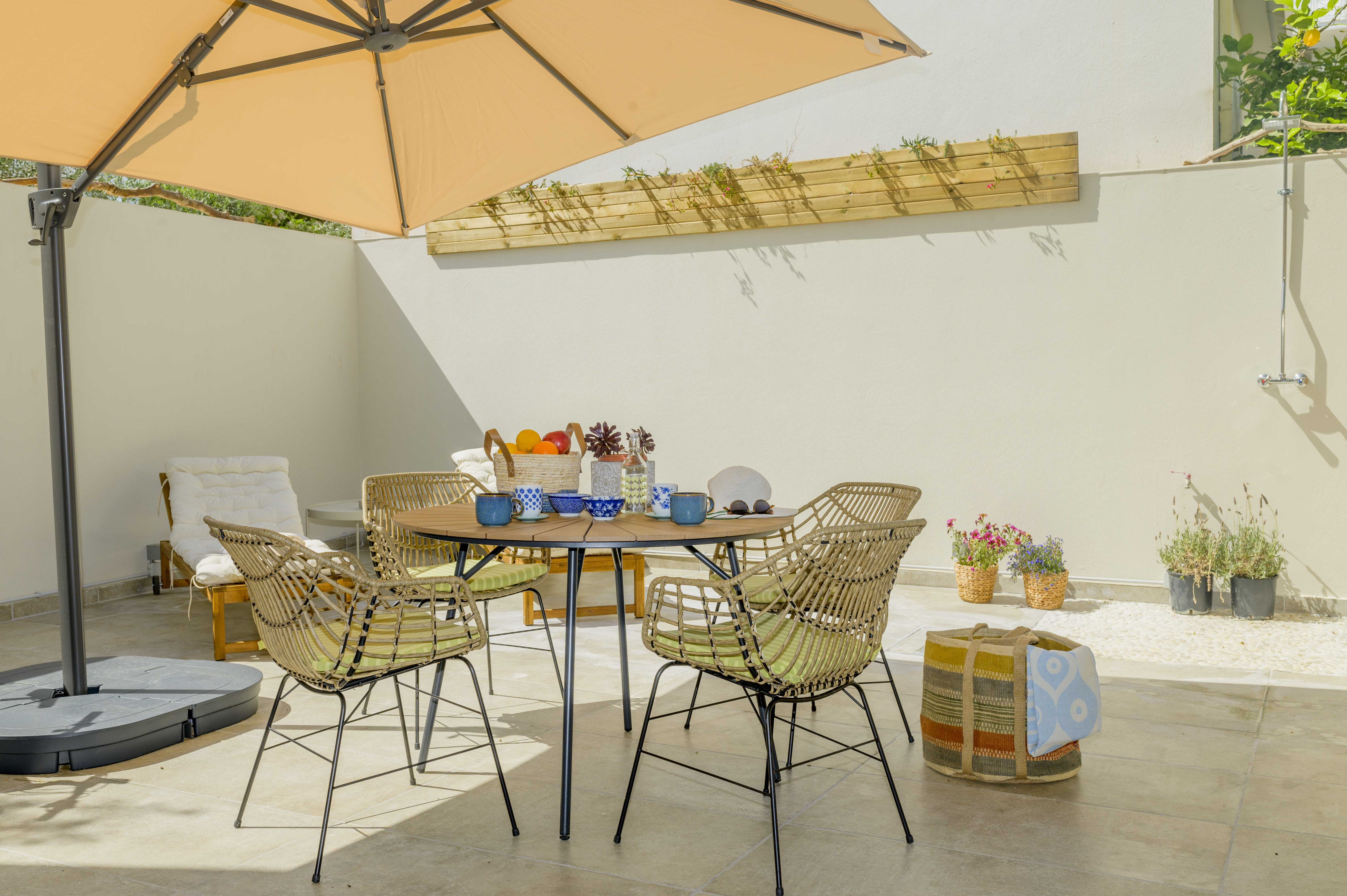 Rollstuhl-Urlaub: Privater Sitzplatz - Exoporta Apartments Kalamata