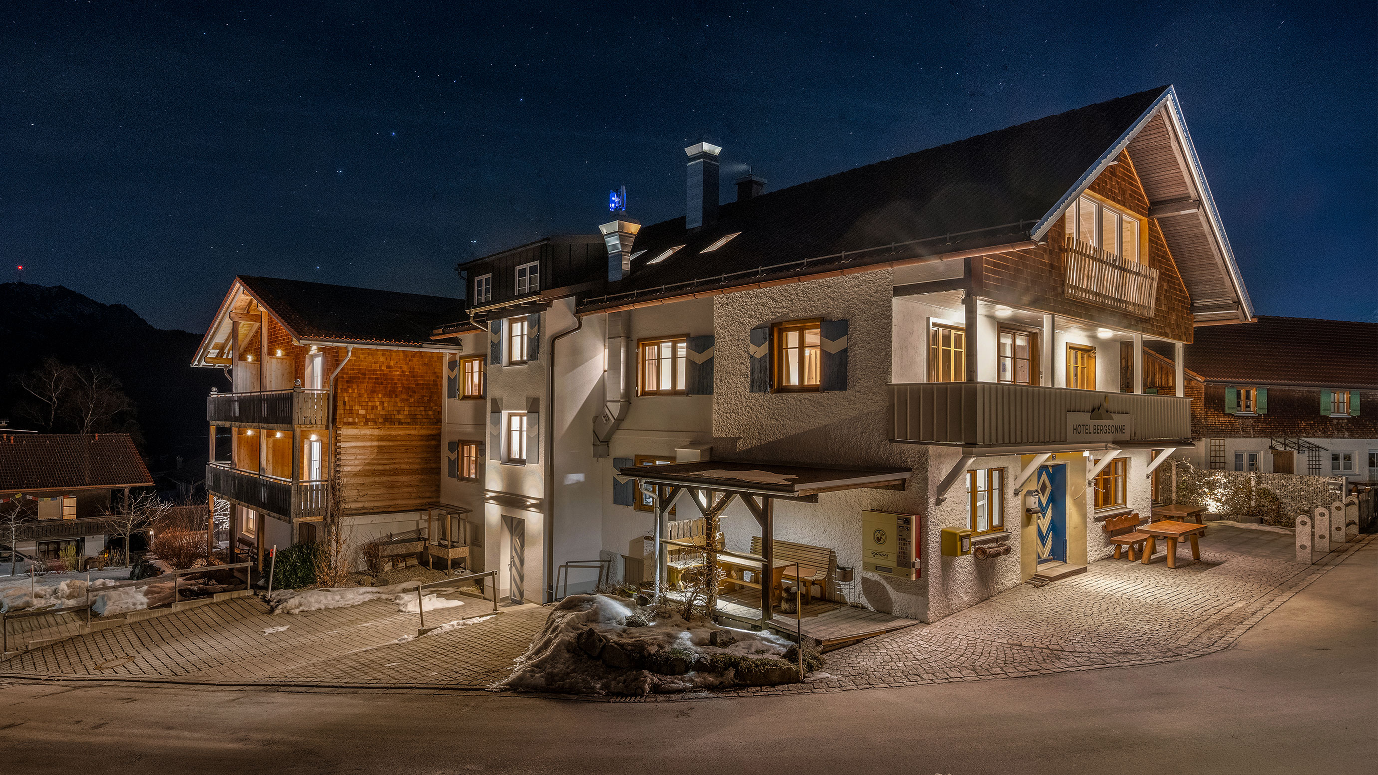 Rollstuhl-Urlaub: Aussenansicht - Hotel Bergsonne Allgäu