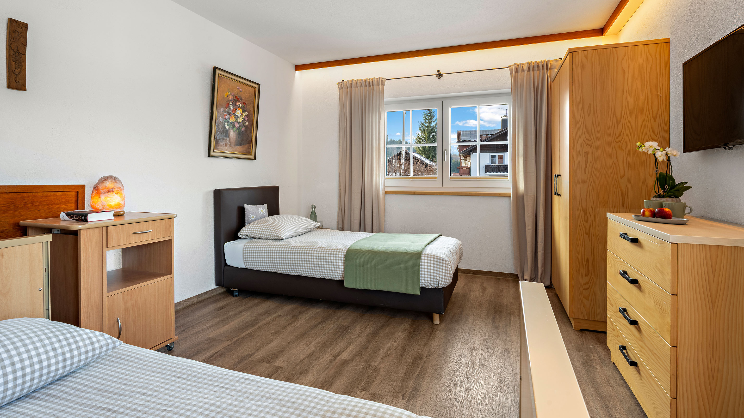 Rollstuhl-Urlaub: Komfort Pflegezimmer - Hotel Bergsonne Allgäu