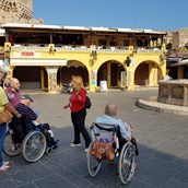 Rollstuhl-Reisen: Pflegeurlaub - Urlaub mit Rollstuhl in Griechenland - CareunderSun - Reisespezialist für Griechenland