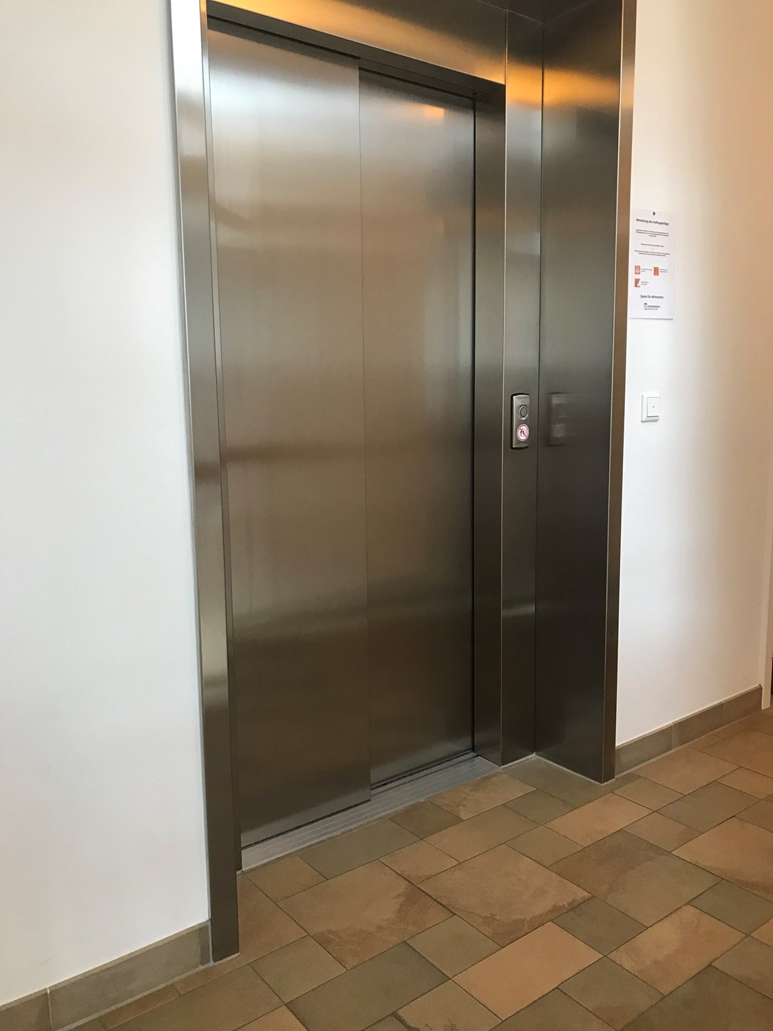 Rollstuhl-Urlaub: Fahrstuhl - Appartement Sorgenfrei in Grömitz