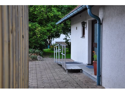 Rollstuhlgerechte Unterkunft - Pflegebett - Fewo Bunte Burg