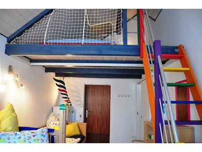 Rollstuhlgerechte Unterkunft - Pflegebett - Empore - Fewo Bunte Burg
