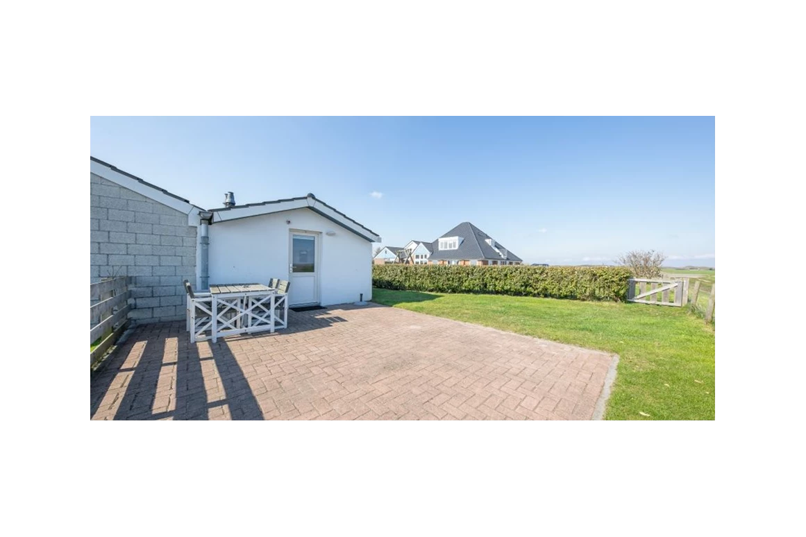 Rollstuhl-Urlaub: Terrasse des Ferienhauses - Modestia Groepsverblijf Texel