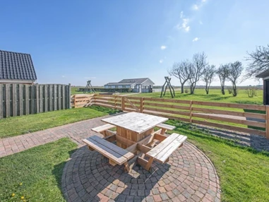 Rollstuhl-Urlaub: Garten mit schöner Aussicht - Modestia Groepsverblijf Texel