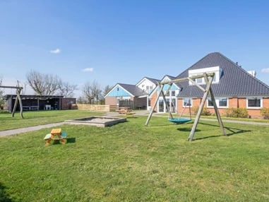 Rollstuhl-Urlaub: Kinderspielplatz - Modestia Groepsverblijf Texel