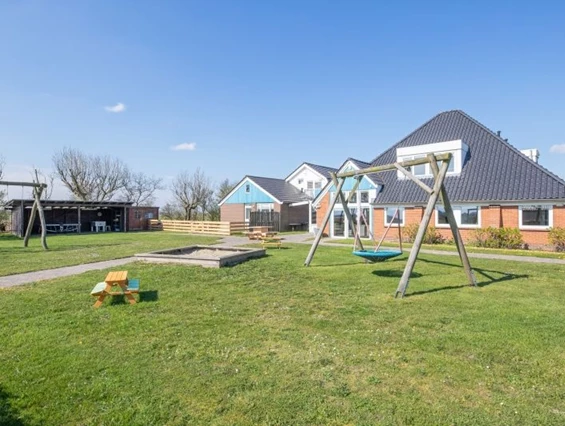Rollstuhl-Urlaub: Kinderspielplatz - Modestia Groepsverblijf Texel