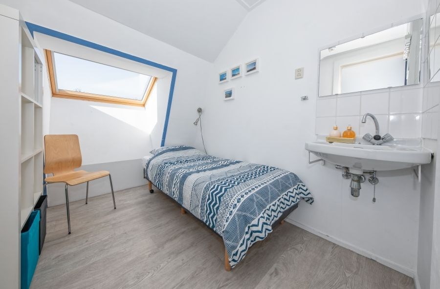 Rollstuhl-Urlaub: Einzelbett im Einzelzimmer - Modestia Groepsverblijf Texel