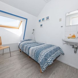 Rollstuhl-Urlaub: Einzelbett im Einzelzimmer - Modestia Groepsverblijf Texel