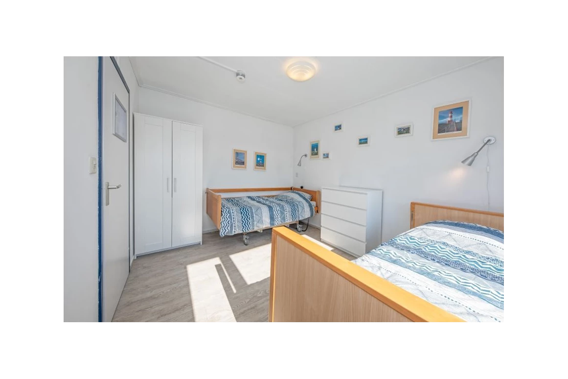 Rollstuhl-Urlaub: Zimmer mit Behindertenbetten, Pflegebetten - Modestia Groepsverblijf Texel