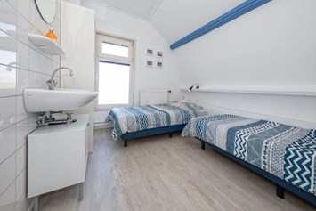 Rollstuhl-Urlaub: Zimmer mit eigenem Waschbecken - Modestia Groepsverblijf Texel