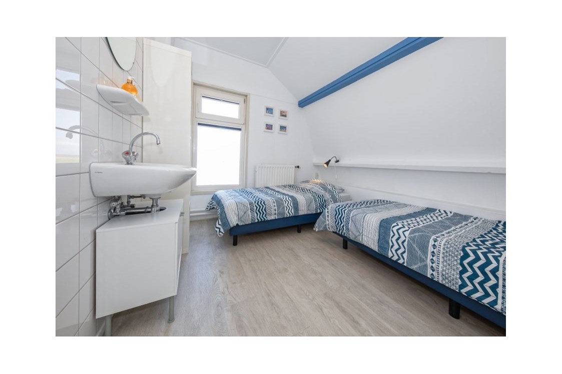 Rollstuhl-Urlaub: Zimmer mit eigenem Waschbecken - Modestia Groepsverblijf Texel