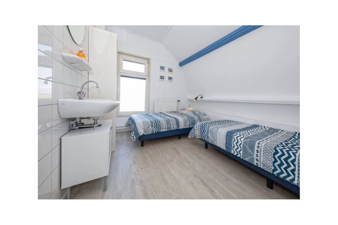 Rollstuhl-Urlaub: Zimmer mit eigenem Waschbecken - Modestia Groepsverblijf Texel