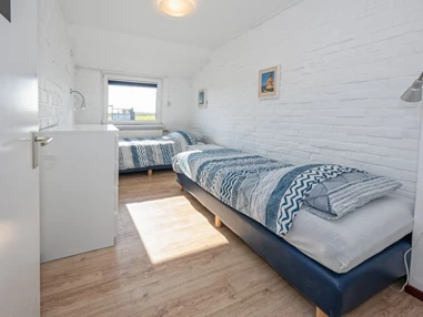 Rollstuhl-Urlaub: Doppelzimmer mit Einzelbetten - Modestia Groepsverblijf Texel