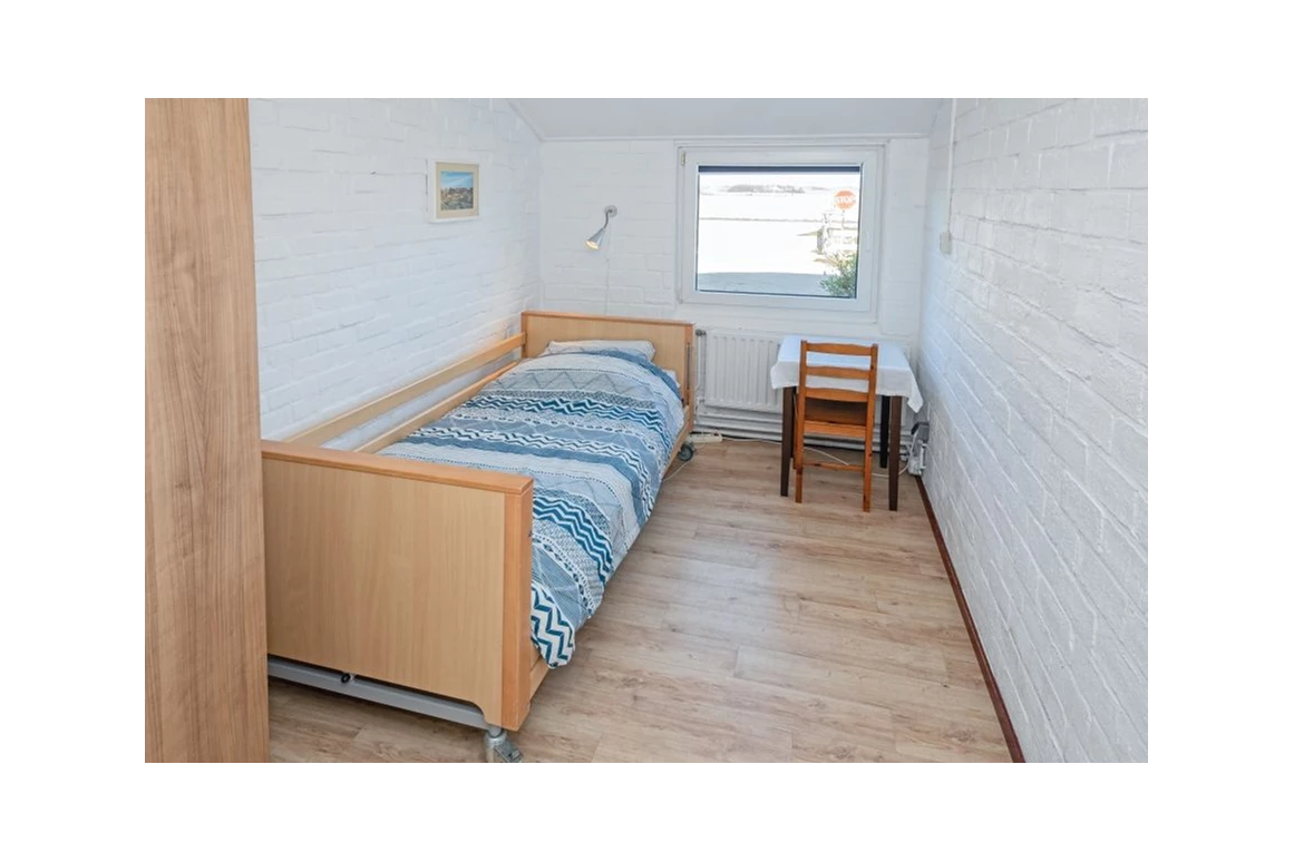 Rollstuhl-Urlaub: Einzelzimmer mit Pflegebett - Modestia Groepsverblijf Texel