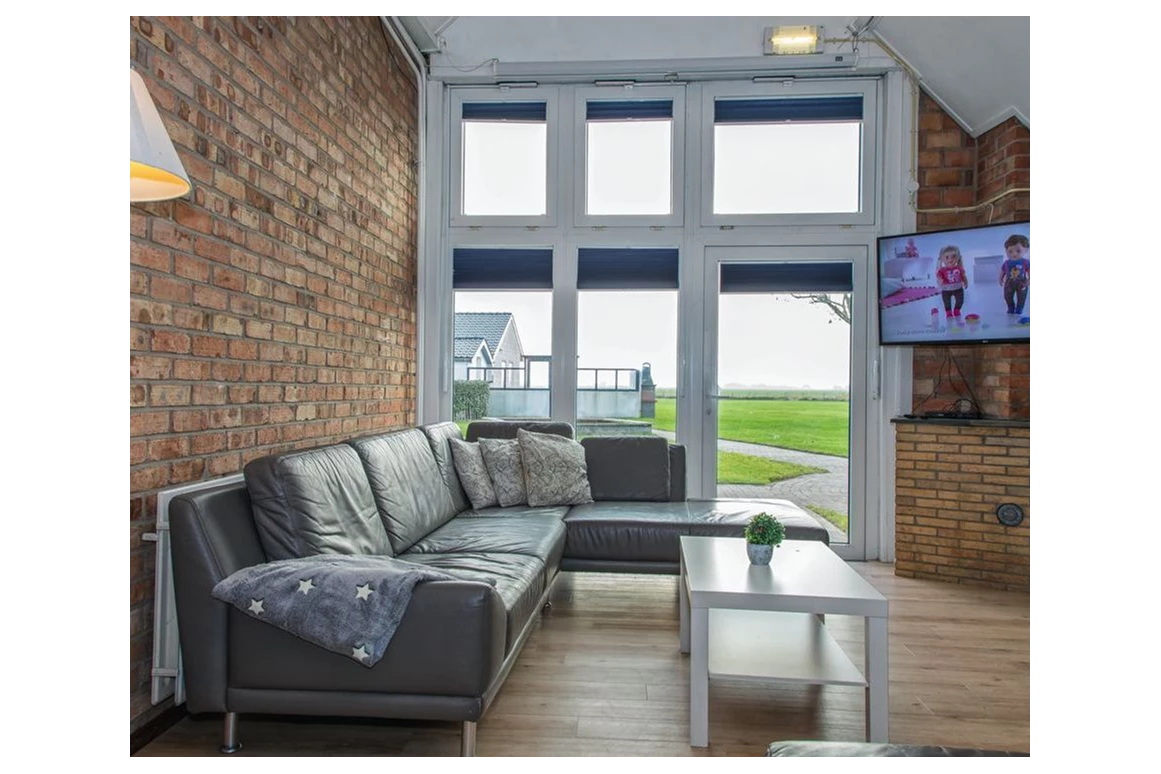 Rollstuhl-Urlaub: Wohnraum mit TV - Modestia Groepsverblijf Texel