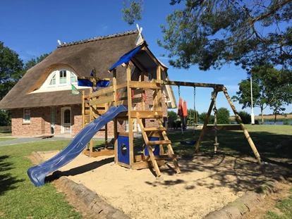 Rollstuhlgerechte Unterkunft - Unterkunftsart: Ferienhaus - hauseigener Kinderspielplatz Ferienhaus"Rügen-Traum" - Ferienhaus“Rügen-Traum“ für bis zu 8 Personen auf Rügen
