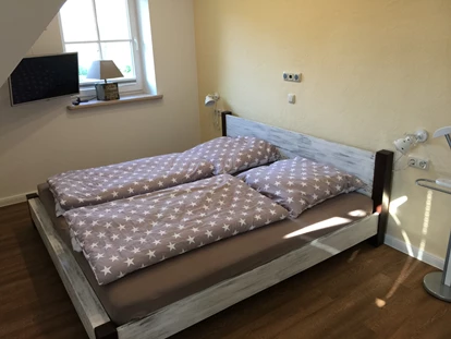 Rollstuhlgerechte Unterkunft - Unterkunftsart: Ferienhaus - Schlafzimmer 2 im Obergeschoß - Ferienhaus“Rügen-Traum“ für bis zu 8 Personen auf Rügen