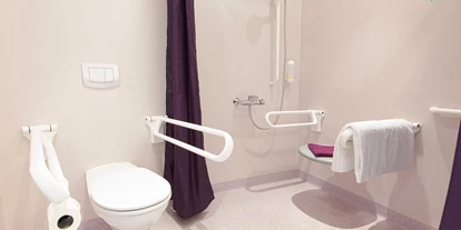 Rollstuhlgerechte Unterkunft - Pastetten - Rollstuhlgerechtes Badezimmer des Hotels - 100 % barrierefreies Hotel Lichtblick in Münchner Umgebung