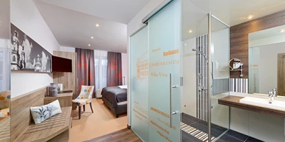 Rollstuhlgerechte Unterkunft - Pflegebett - Zimmer  - Allgäu ART Hotel