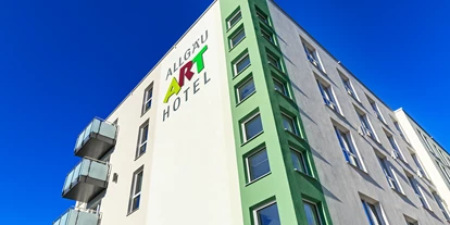 Rollstuhlgerechte Unterkunft - Pflegebett - Aussenansicht - Allgäu ART Hotel