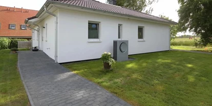Rollstuhlgerechte Unterkunft - Unterkunftsart: Ferienhaus - Weg zum Eingang - Ferienhaus Annemiete