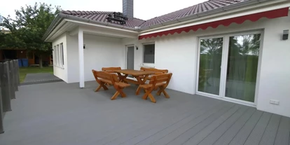 Rollstuhlgerechte Unterkunft - Unterkunftsart: Ferienhaus - 40qm Terrasse mit Sitzgruppe - Ferienhaus Annemiete