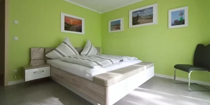 Rollstuhlgerechte Unterkunft - Unterkunftsart: Ferienhaus - Schlafzimmer zur Terrasse - Ferienhaus Annemiete