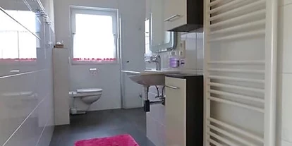 Rollstuhlgerechte Unterkunft - Unterkunftsart: Ferienhaus - großes Bad - Ferienhaus Annemiete