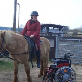 Rollstuhl-Urlaub: Reiturlaub für Rollstuhlfahrer - Reiterhofurlaub für Menschen mit Behinderung auf dem Reiterhof Groß Briesen