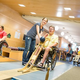 Rollstuhl-Urlaub: Kegelbahn für Rollstuhlfahrer - Seehotel Rheinsberg - komplett barrierefreies Hotel am See
