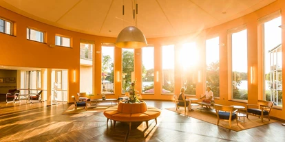 Rollstuhlgerechte Unterkunft - Pflegebett - Urlaub mit Rollstuhl in Rheinsberg (Brandenburg) - Seehotel Rheinsberg - komplett barrierefreies Hotel am See