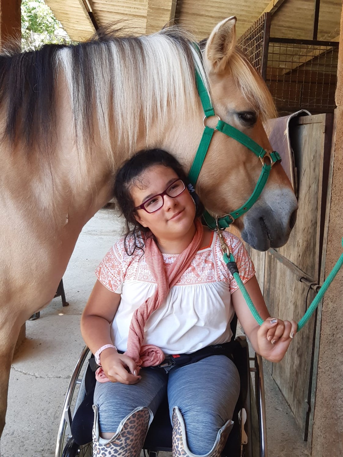 Rollstuhl-Urlaub: Alisha und Polka  - Equinoterapia Girona Mas Alba