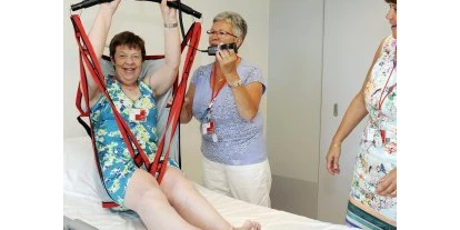 Rollstuhlgerechte Unterkunft - Pflegebett - Zimmer mit Deckenlift - HOTEL DOMEIN POLDERWIND - Urlaub ohne Einschränkungen