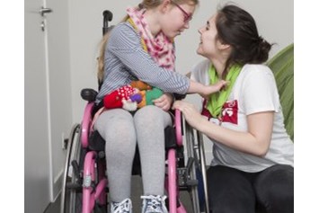 Rollstuhl-Urlaub: Kind im Rollstuhl - HOTEL DOMEIN POLDERWIND - Urlaub ohne Einschränkungen