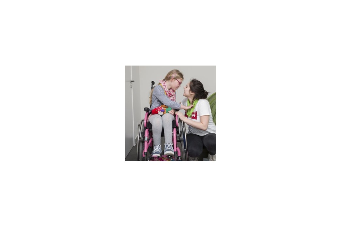 Rollstuhl-Urlaub: Kind im Rollstuhl - HOTEL DOMEIN POLDERWIND - Urlaub ohne Einschränkungen