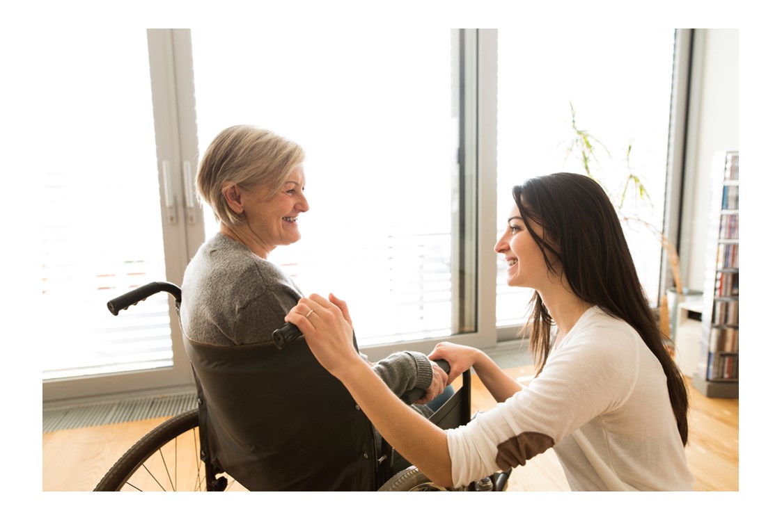 Rollstuhl-Urlaub: Pflegeunterstützung für Menschen im Rollstuhl - HOTEL DOMEIN POLDERWIND - Urlaub ohne Einschränkungen