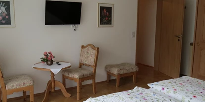 Rollstuhlgerechte Unterkunft - Pflegebett - zusätzliches TV im Doppelzimmer mit Pflegebet - Barrierefreie Ferienwohnung LAVENDEL mit Moselblick