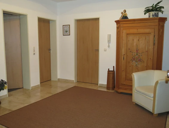 Rollstuhl-Urlaub: Große Diele Fewo Lavendel - Barrierefreie Ferienwohnung LAVENDEL mit Moselblick
