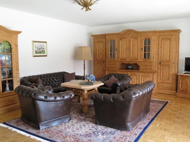 Rollstuhl-Urlaub: Wohnzimmer Ferienwohnung Lavendel - Barrierefreie Ferienwohnung LAVENDEL mit Moselblick
