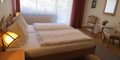 Rollstuhlgerechte Unterkunft - Pflegebett - großzügiges Dobbelbett Zimmer Fewo Lavenderl - Barrierefreie Ferienwohnung LAVENDEL mit Moselblick