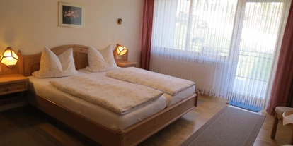 Rollstuhlgerechte Unterkunft - Pflegebett - Doppelbettzimmer Fewo Lavendel - Barrierefreie Ferienwohnung LAVENDEL mit Moselblick