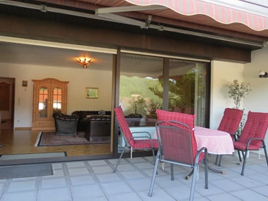 Rollstuhl-Urlaub: Terrasse Süd/West
mit Moselblick - Barrierefreie Ferienwohnung LAVENDEL mit Moselblick