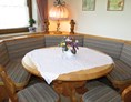 Rollstuhl-Urlaub: Eßecke im seperatem Eßzimmer der Ferienwohnung Lavendel - Barrierefreie Ferienwohnung LAVENDEL mit Moselblick ab 115,-- pro Tag  2 Personen  
