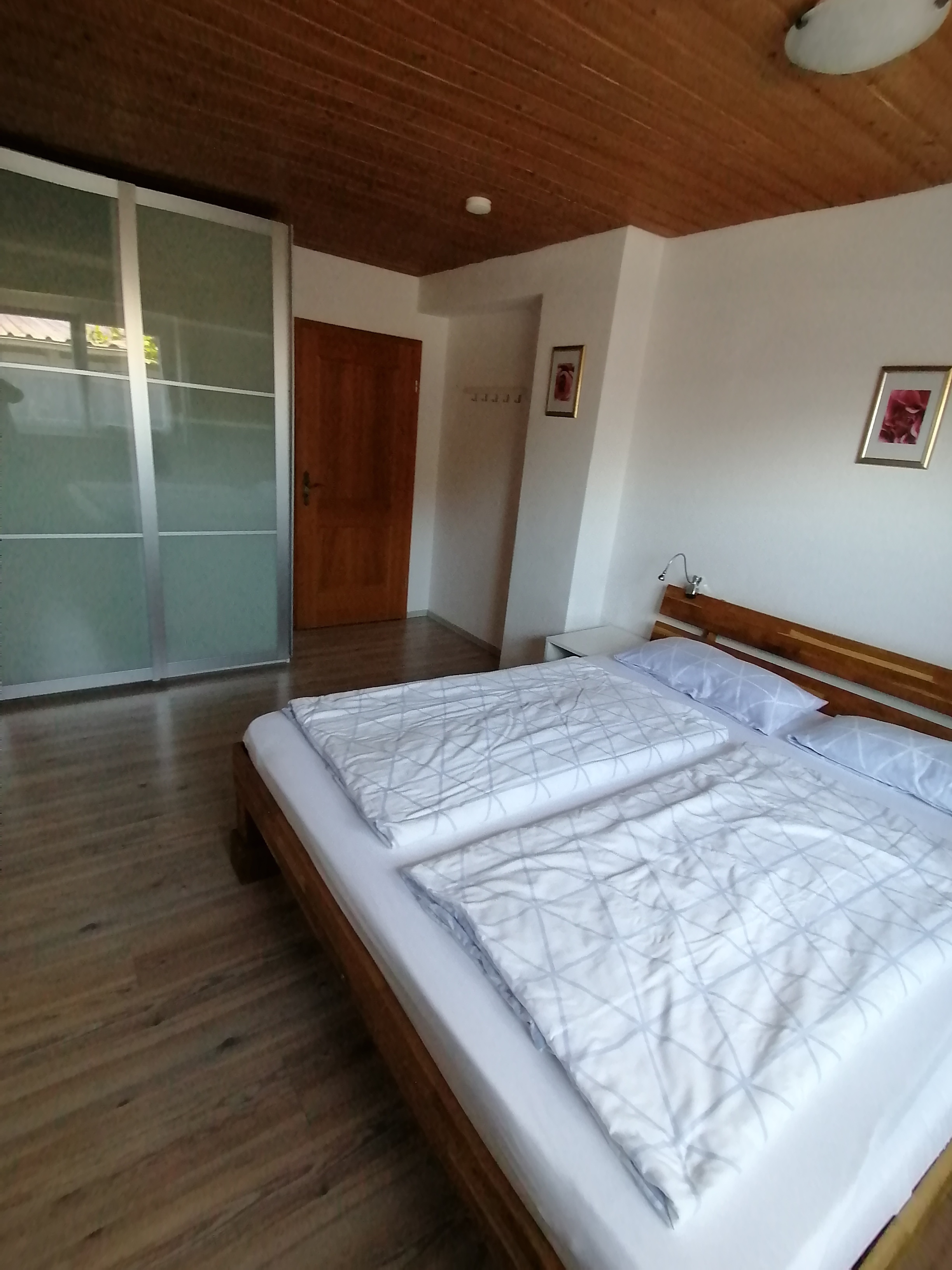 Rollstuhl-Urlaub: Schlafzimmer - Ferienwohnung Mitterer Waging am See