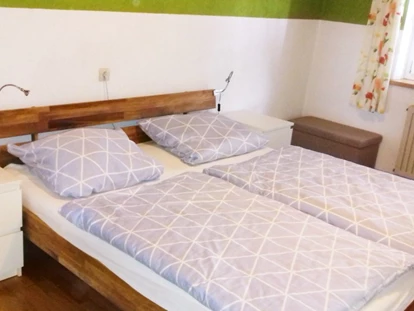 Rollstuhlgerechte Unterkunft - Oberbayern - Schlafzimmer - Ferienwohnung Mitterer Waging am See