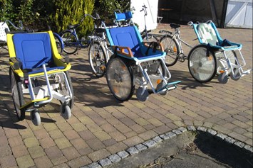 Rollstuhl-Urlaub: Rollstühle und Fahrräder - Behindertenferien Nordsee - Ferienhof für Menschen mit & ohne Handicap an der Nordsee