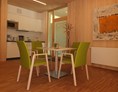 Rollstuhl-Urlaub: Wohnküche Ursulinenhof-Apartment - Ursulinenhof-Apartment