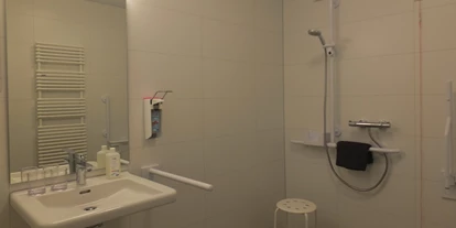 Rollstuhlgerechte Unterkunft - Pflegebett - Barrierefreies Bad - Ursulinenhof-Apartment